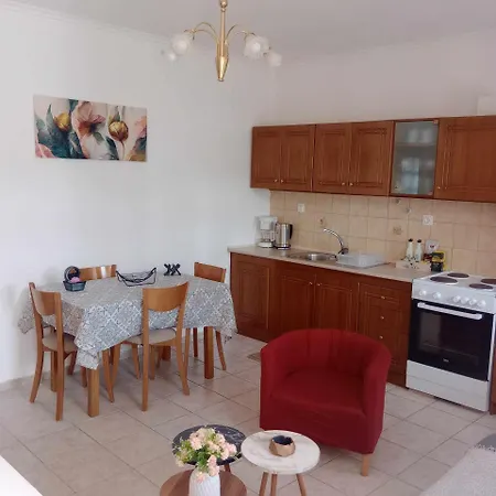 Ameli House Néoi Epivátai